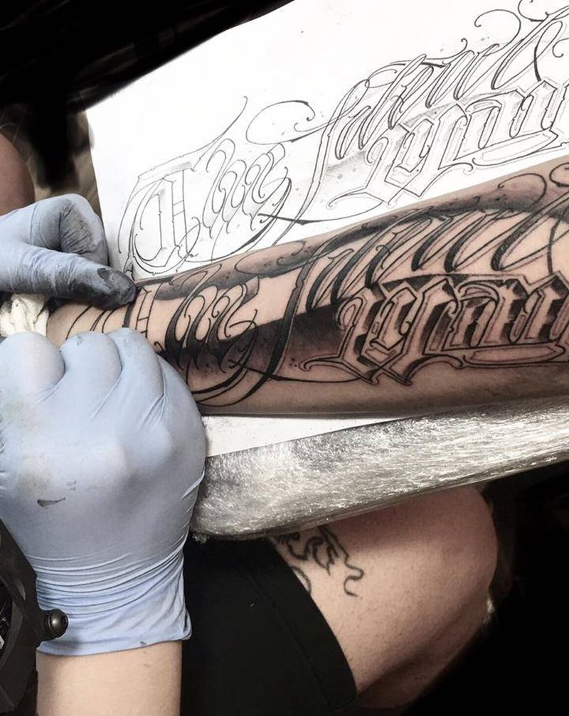 花体字纹身纹身图片_手部纹身图案