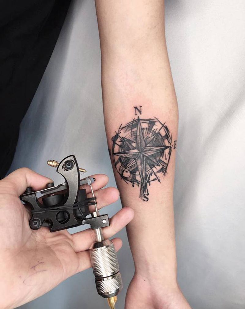 罗盘纹身图片_手部纹身图案