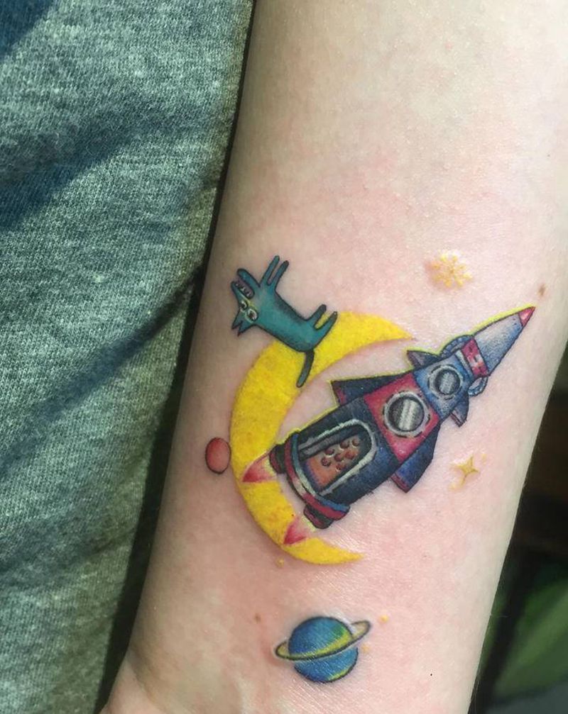 梦幻岛纹身图片_手臂Old School飞船纹身图案