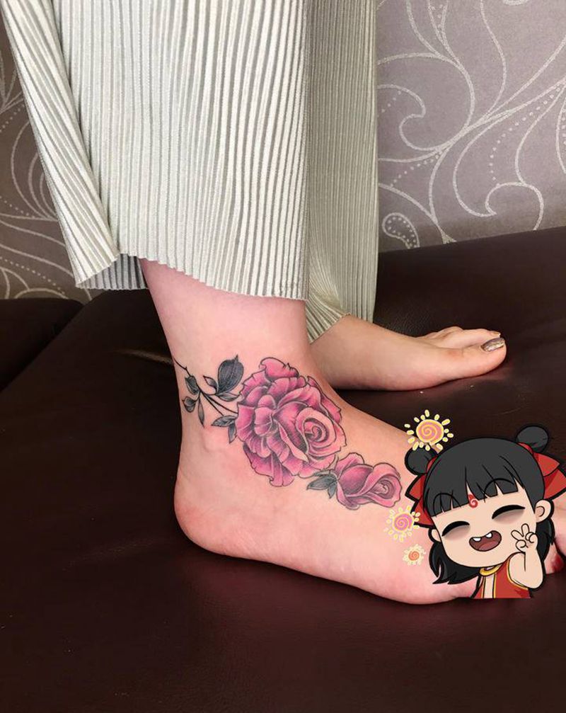 花儿纹身图片_脚部纹身图案