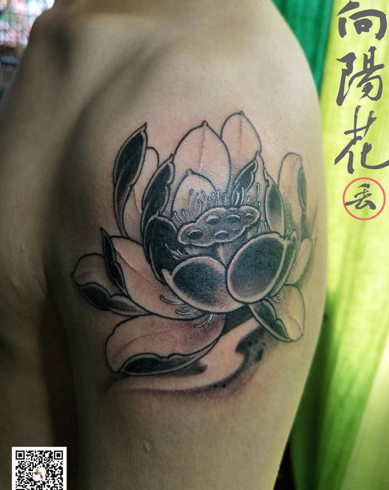 小作纹身图片_手臂老传统荷花纹身图案