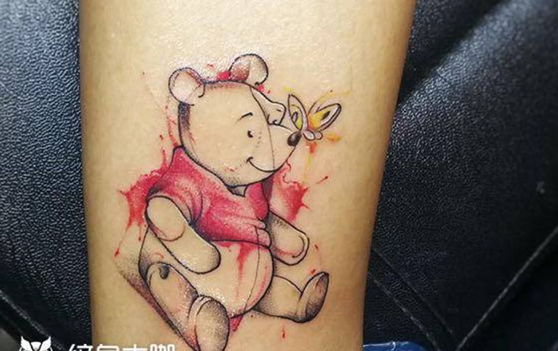 小作纹身图片_腿部水彩纹身图案