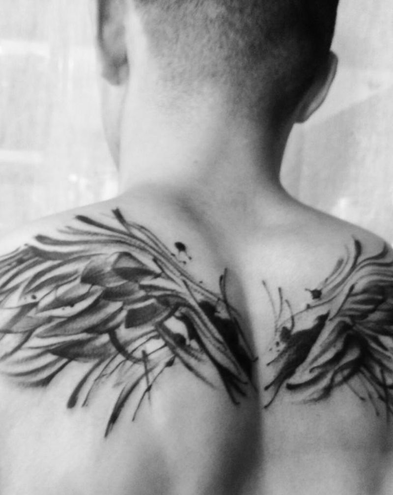 翅膀纹身图片_背部水墨翅膀纹身图案