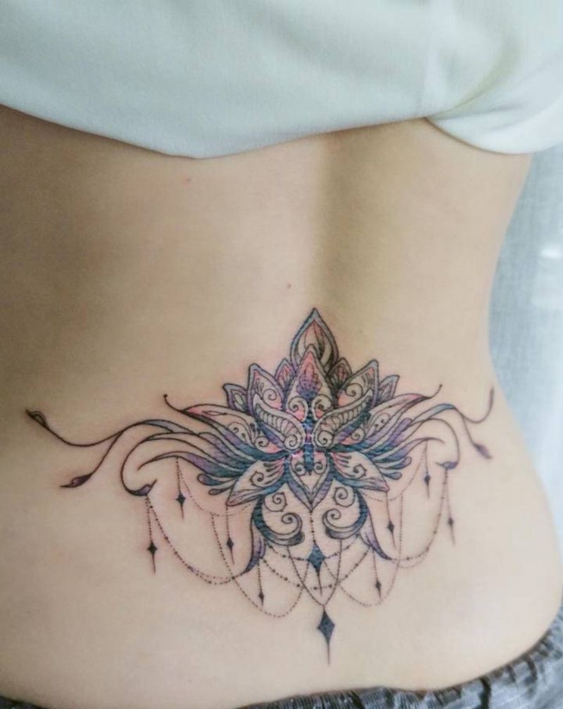 梵花纹身图片_腰部图腾梵花纹身图案