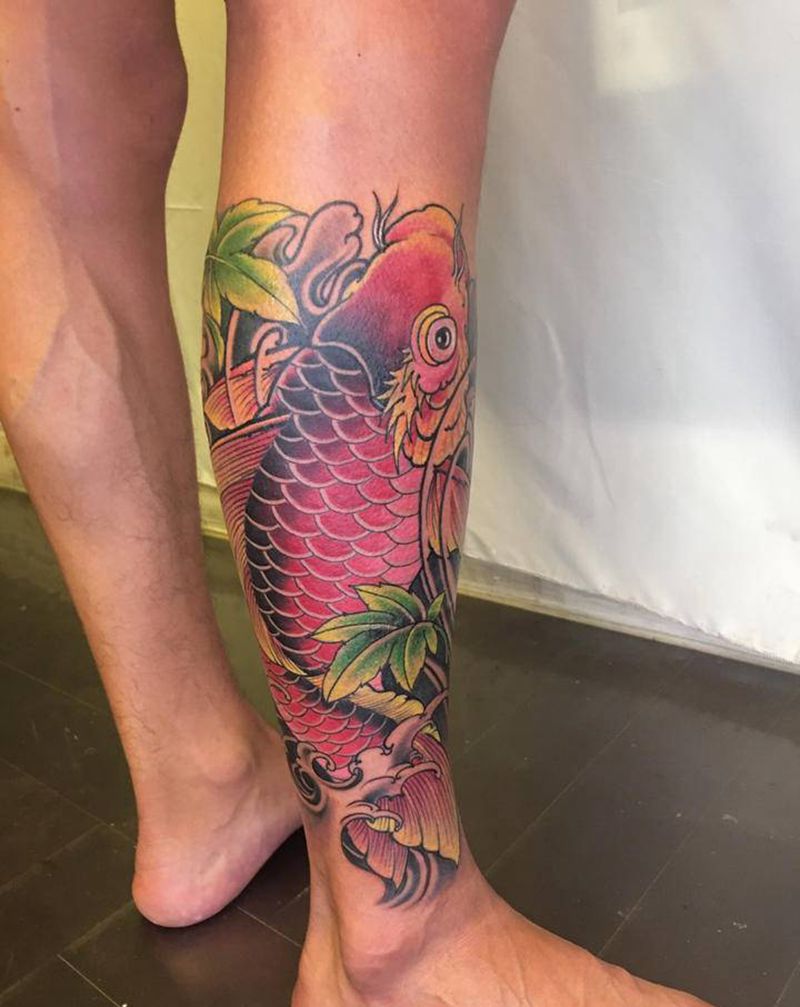 黑皮肤强制彩色纹身图片_腿部老传统纹身图案