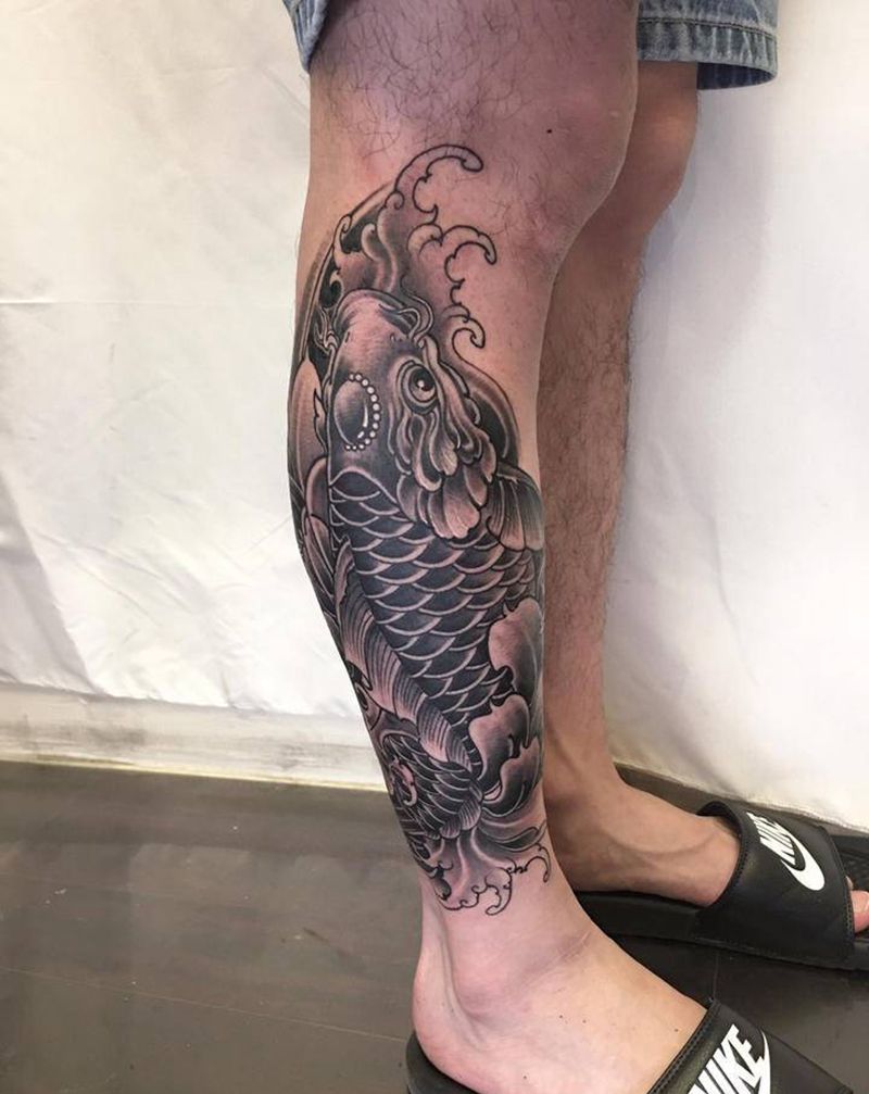 向上冲纹身图片_腿部老传统纹身图案