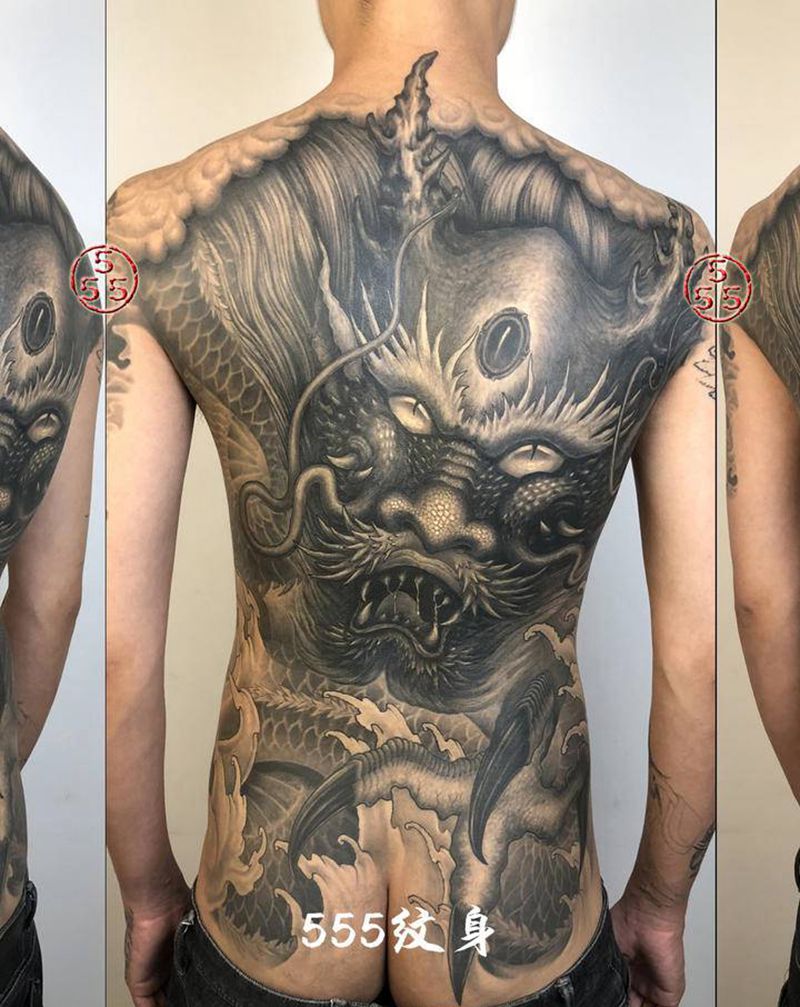 满背龙纹身图片_背部肩部新传统New School满背龙中国龙中国龙脉纹身图案