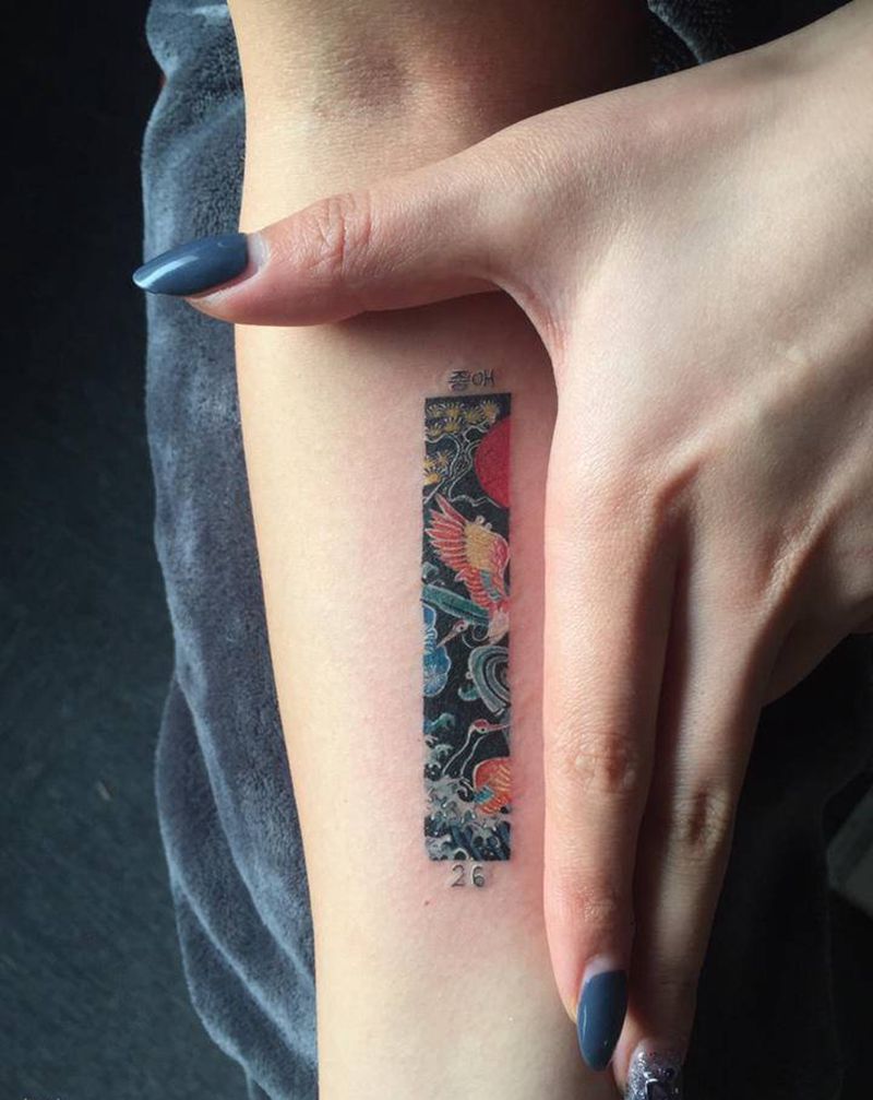 袖珍鹤图纹身图片_手部新传统鹤纹身图案