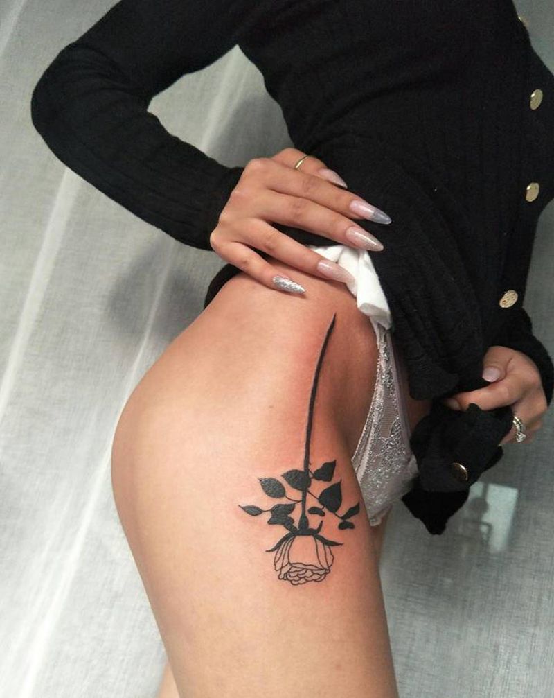 倒刺玫瑰纹身图片_腹部图腾玫瑰纹身图案