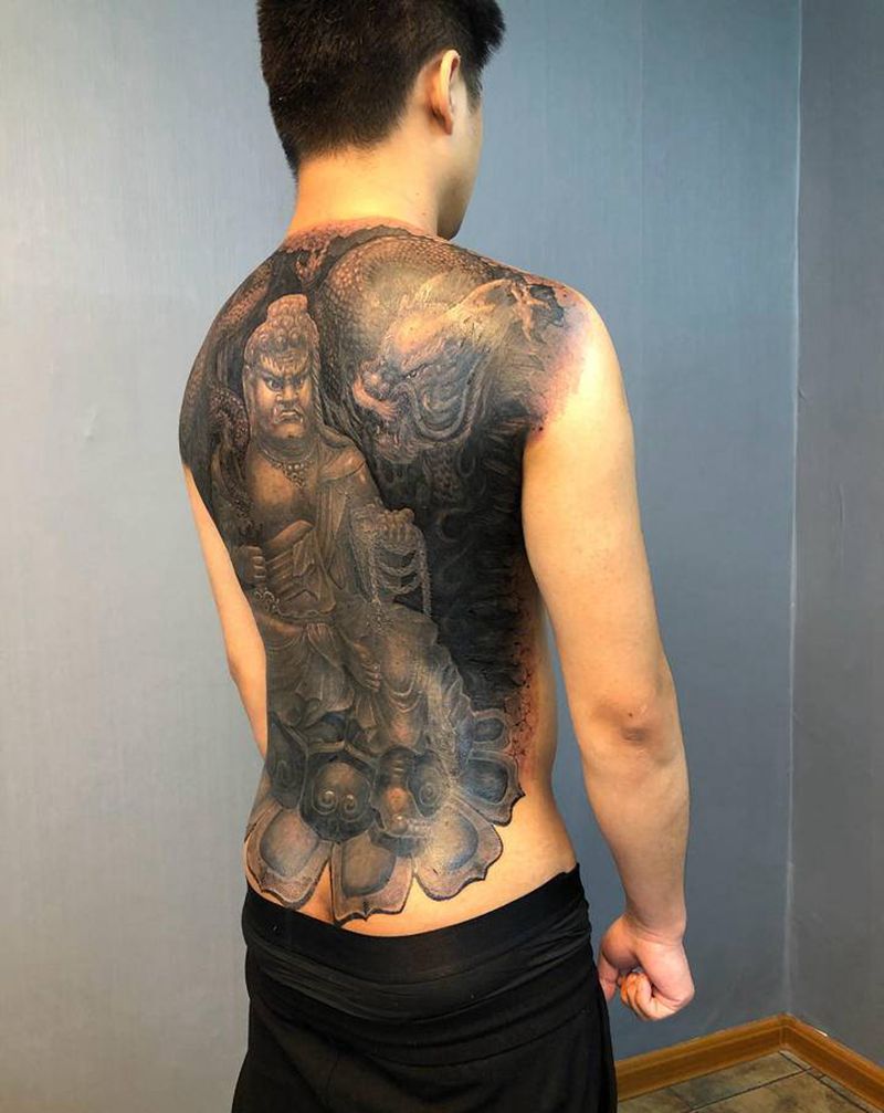 不动明王纹身图片_背部欧美写实不动明王纹身图案