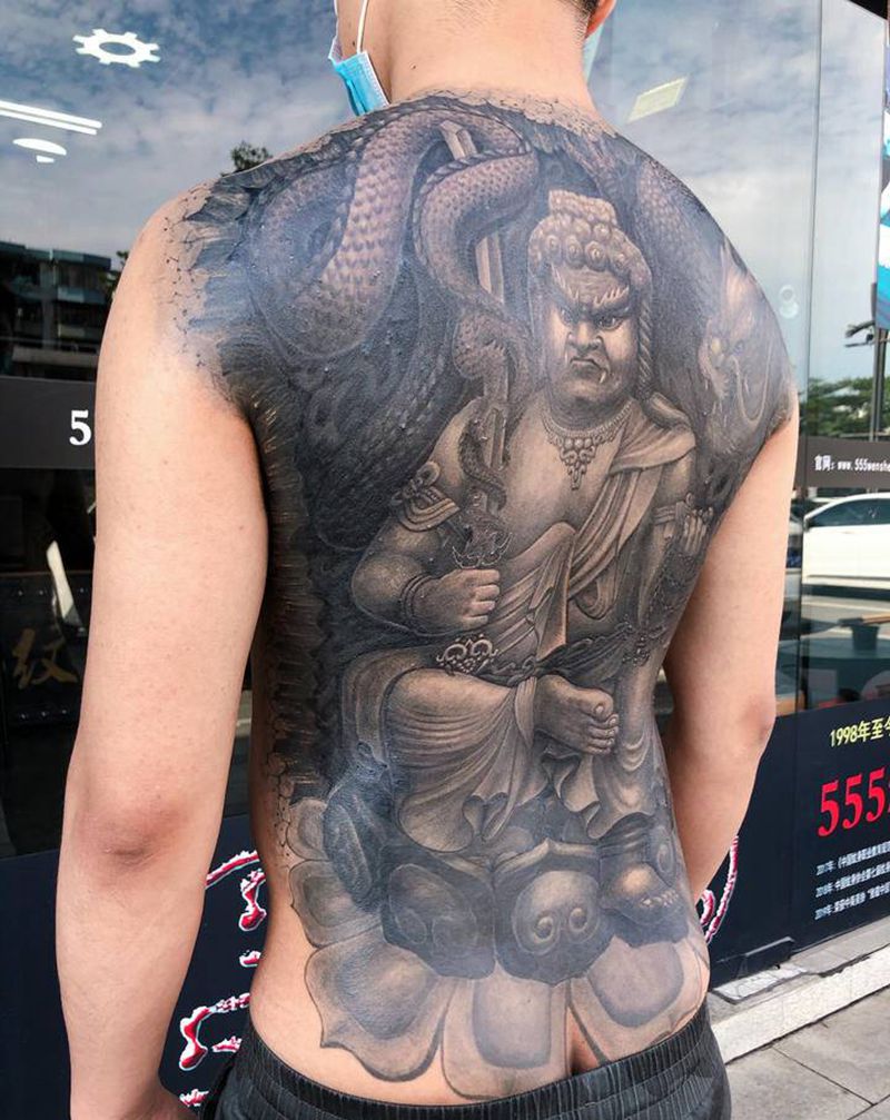 冥王。  恢复后效果纹身图片_背部老传统新传统不动明王纹身图案