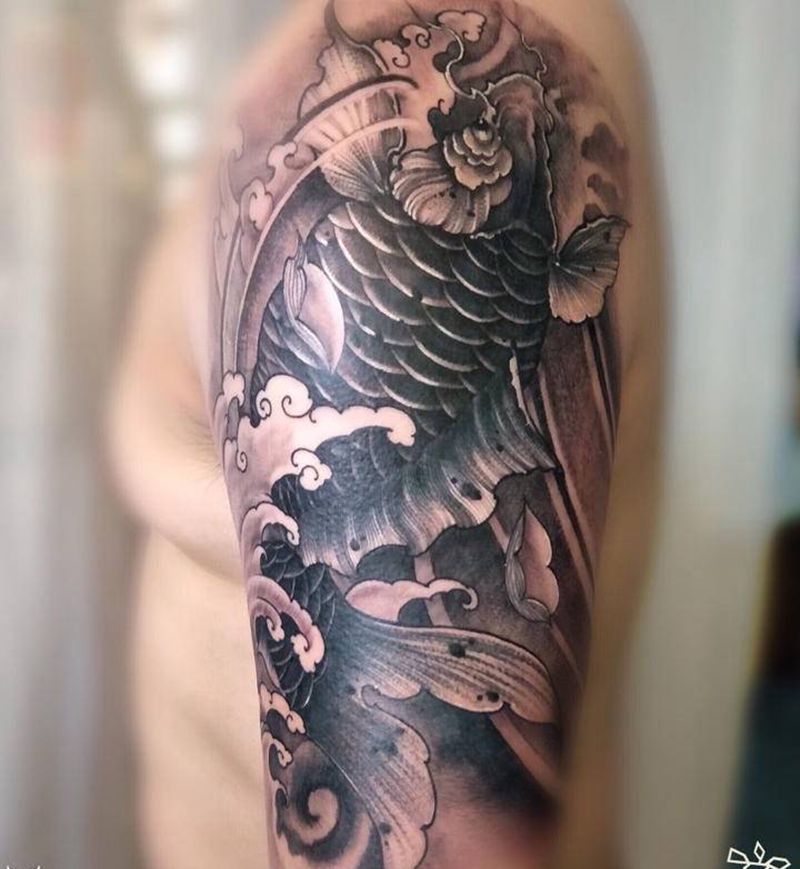 大鲤鱼纹身图片_手臂老传统鲤鱼纹身图案