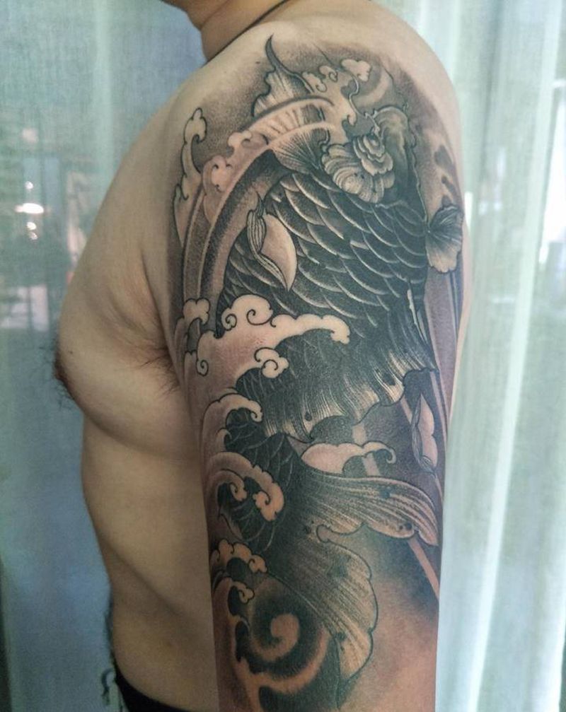 锦鲤纹身图片_手臂老传统鲤鱼纹身图案