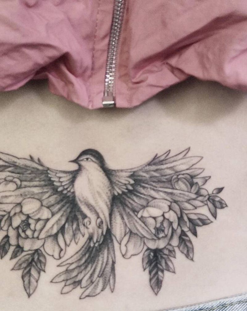 ..纹身图片_腰部点刺鸟纹身图案