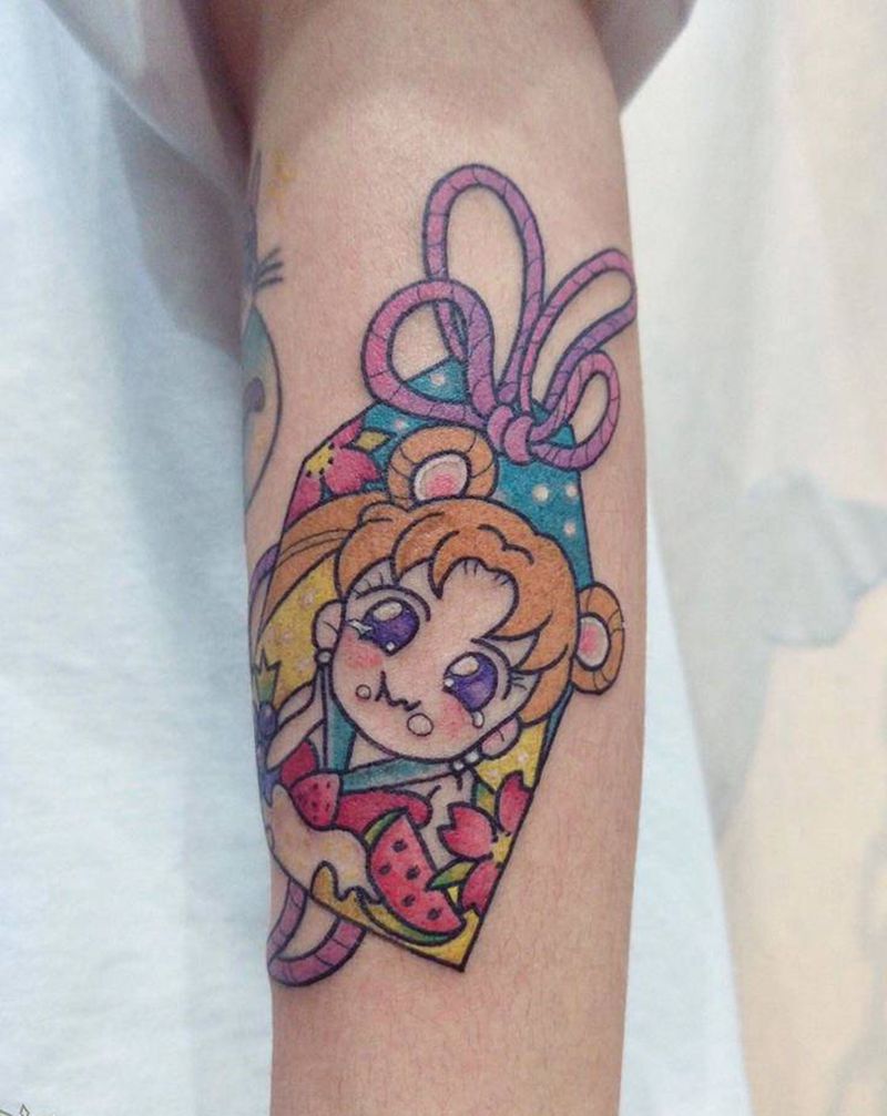 水冰月纹身图片_手部New School水冰月纹身图案