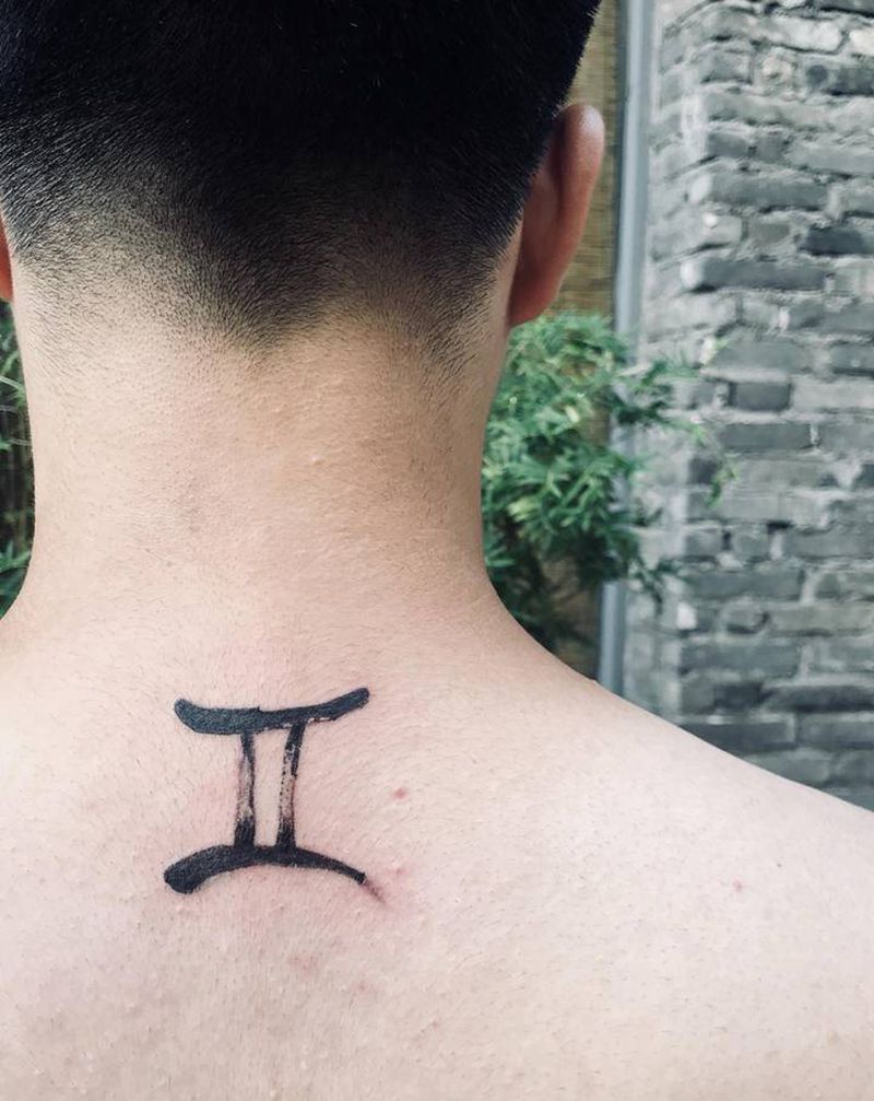 双子座♊纹身图片_颈部星座纹身图案