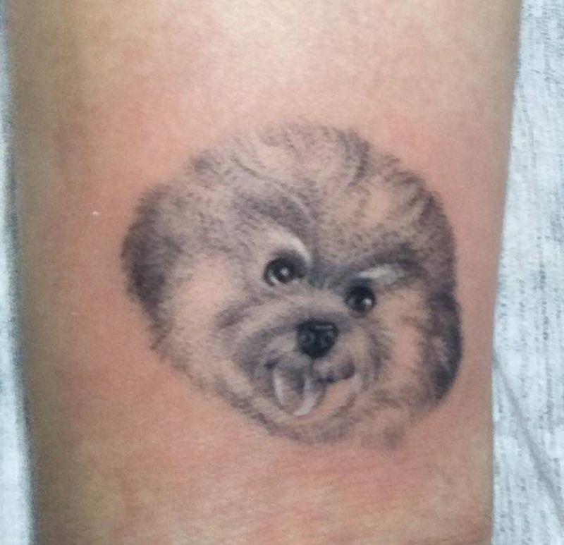 小爱宠纹身图片_手部点刺狗狗纹身图案