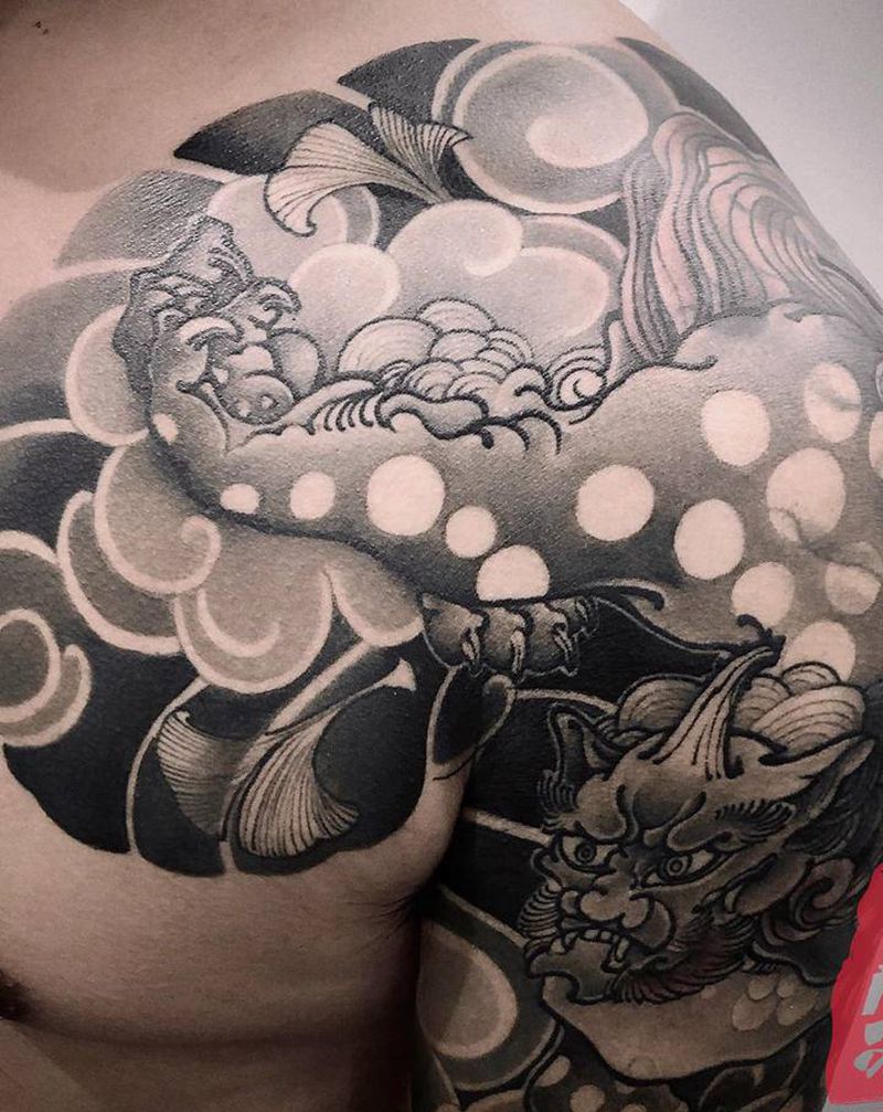 福狮纹身图片_胸部手臂老传统新传统长沙广州深圳纹身图案