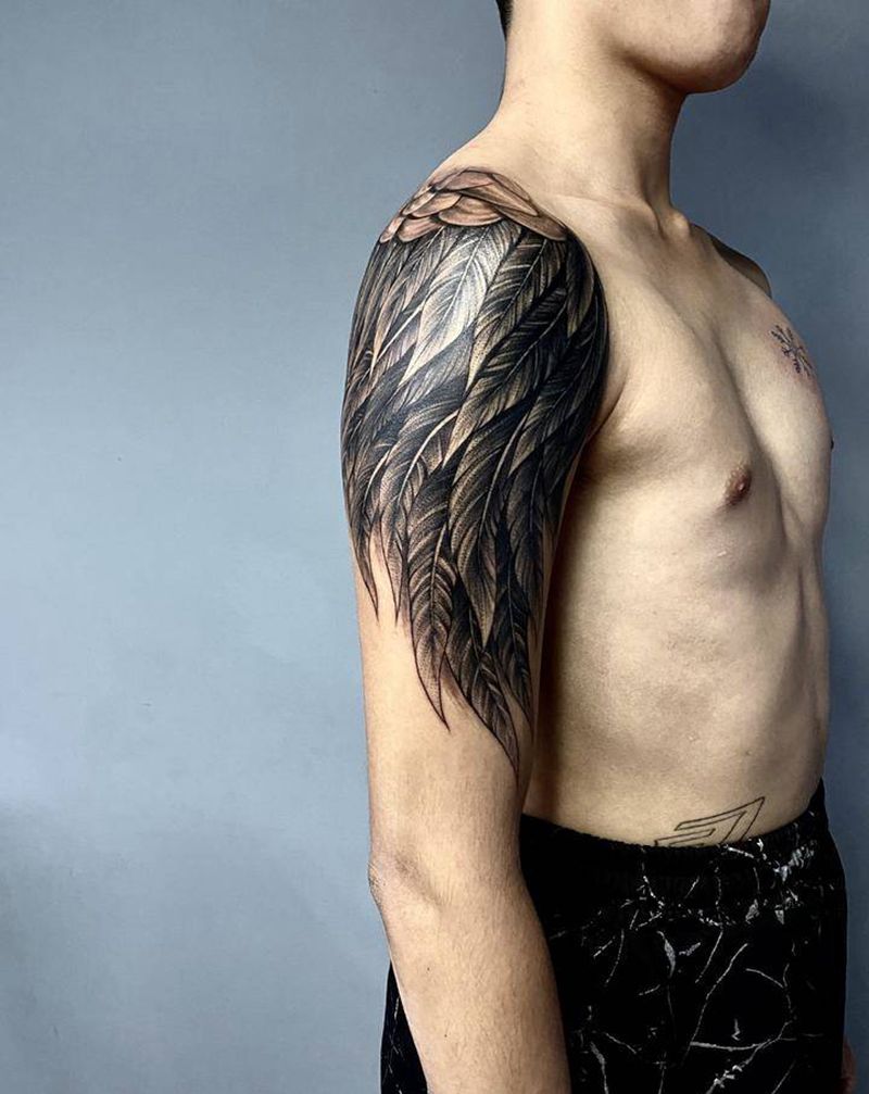 翅膀纹身图片_肩部欧美写实纹身图案