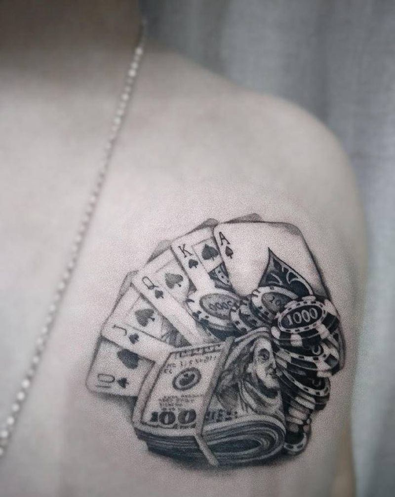 人生纹身图片_胸部欧美写实扑克美金纹身图案