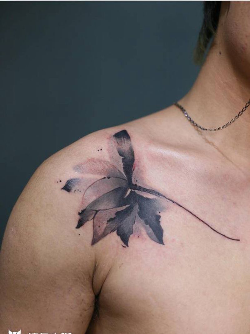 水墨莲花纹身纹身图片_肩部水墨纹身图案