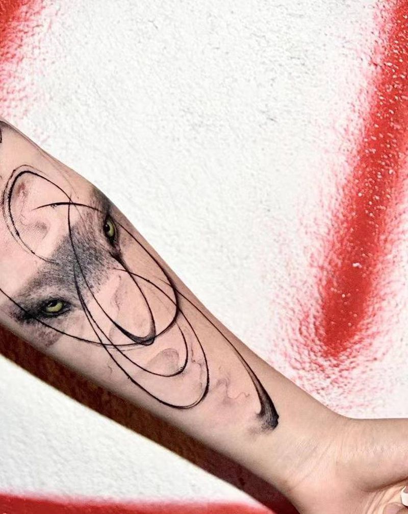 狼纹身图片_手臂欧美写实水墨纹身图案