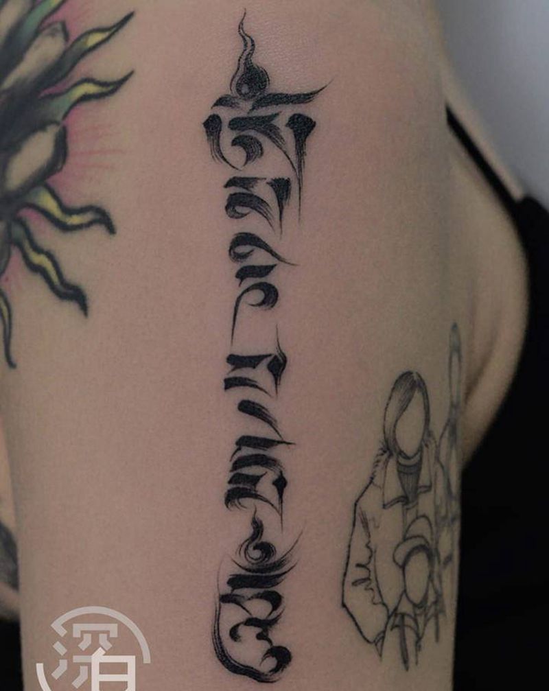 六字真言纹身图片_手部手臂水墨六字真言毛笔字纹身图案