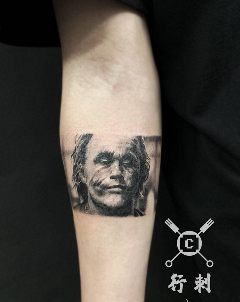 小丑纹身图片_手臂欧美写实纹身图案