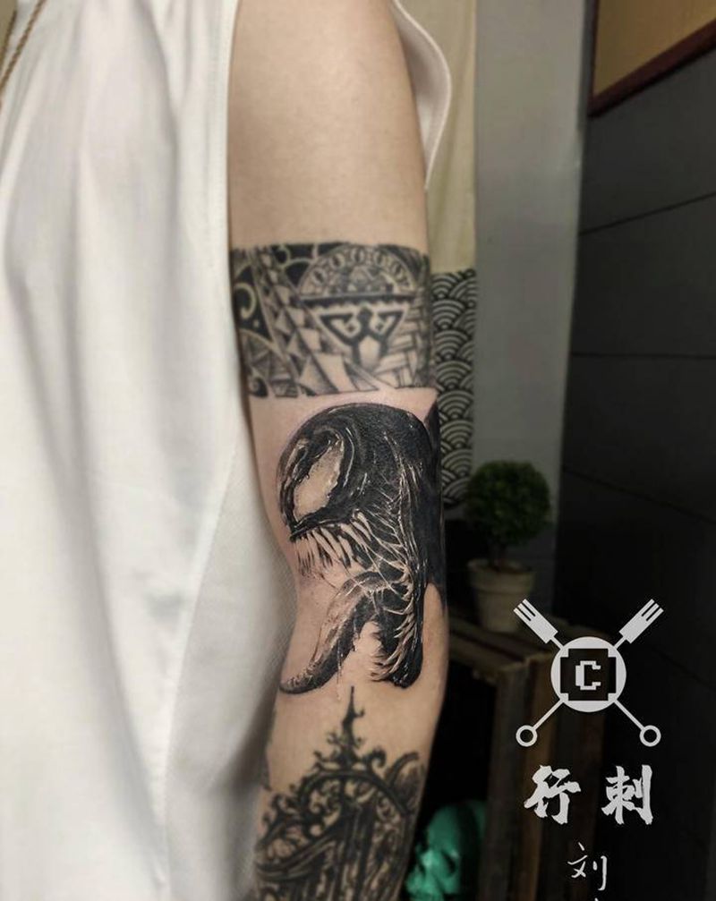 毒液纹身图片_手臂欧美写实纹身图案