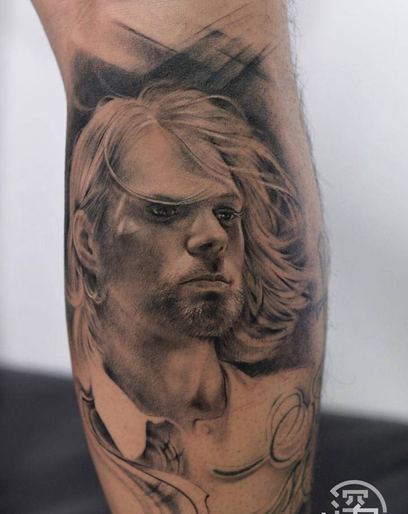 柯本肖像纹身图片_腿部欧美写实涅槃乐队纹身图案