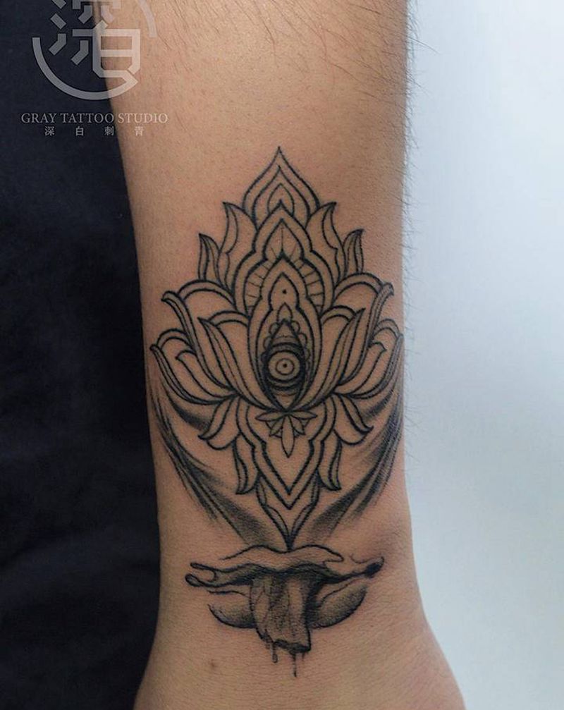 断舌纹身图片_手部手臂欧美写实图腾梵花纹身图案