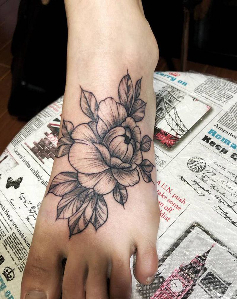 脚背花朵纹身图片_脚部几何纹身图案