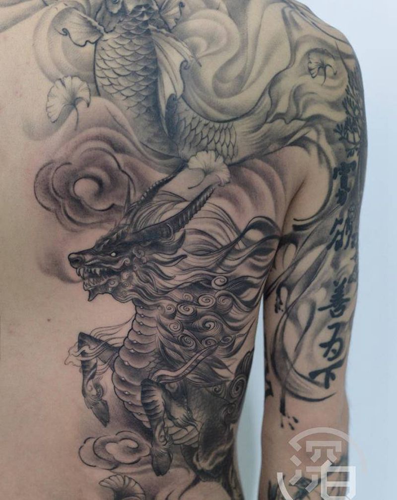 麒麟纹身图片_背部新传统麒麟纹身图案