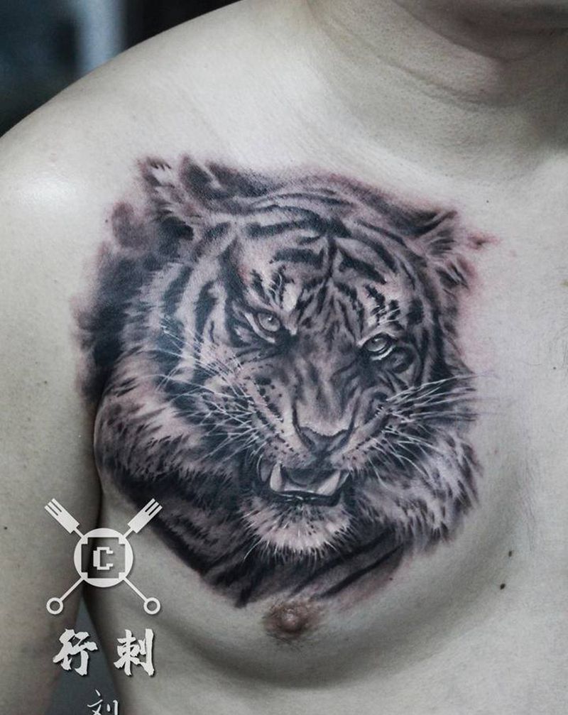 虎纹身图片_胸部欧美写实纹身图案