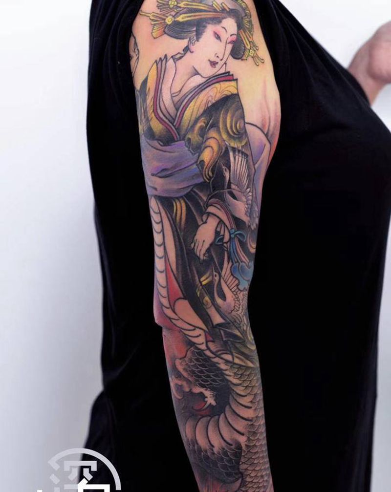 龙女纹身图片_手臂老传统美女龙纹身图案