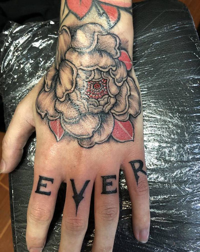 近日小图纹身图片_手部几何点刺纹身图案