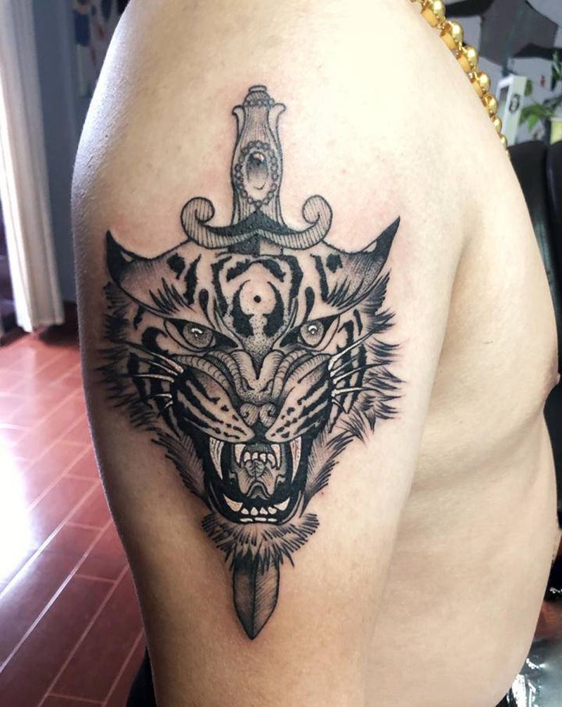 老虎纹身图片_手臂点刺纹身图案