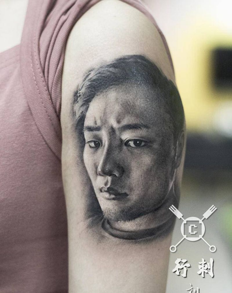 男友纹身图片_手臂欧美写实纹身图案