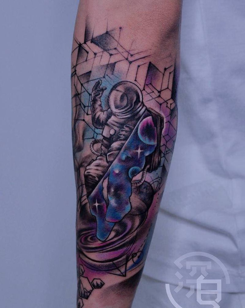 宇航员纹身纹身图片_手臂手部欧美写实几何宇航员纹身图案
