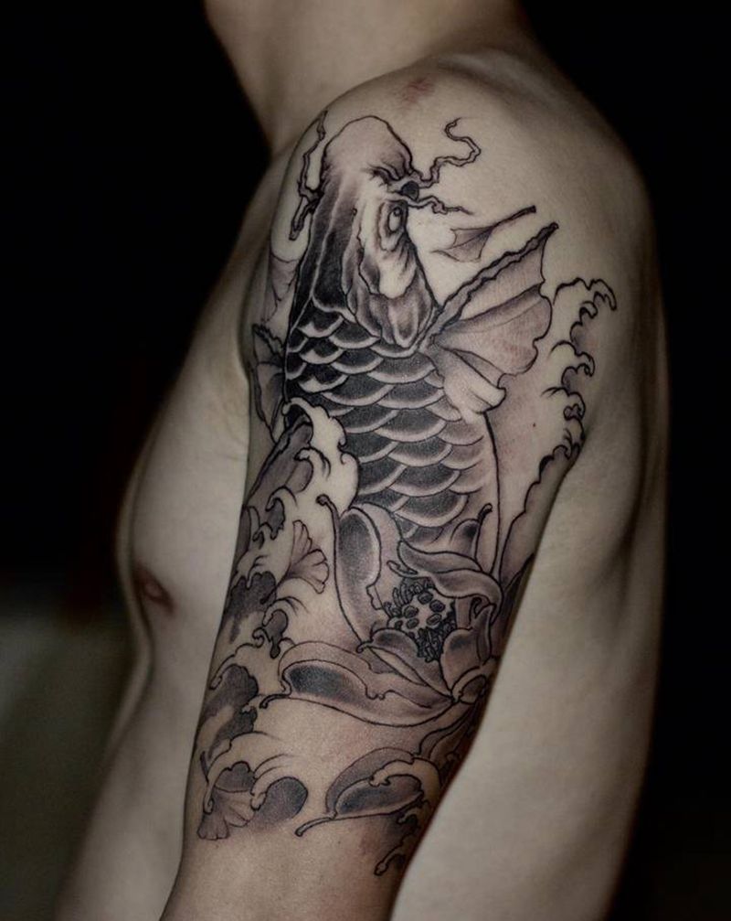 锦鲤纹身图片_手臂新传统纹身图案