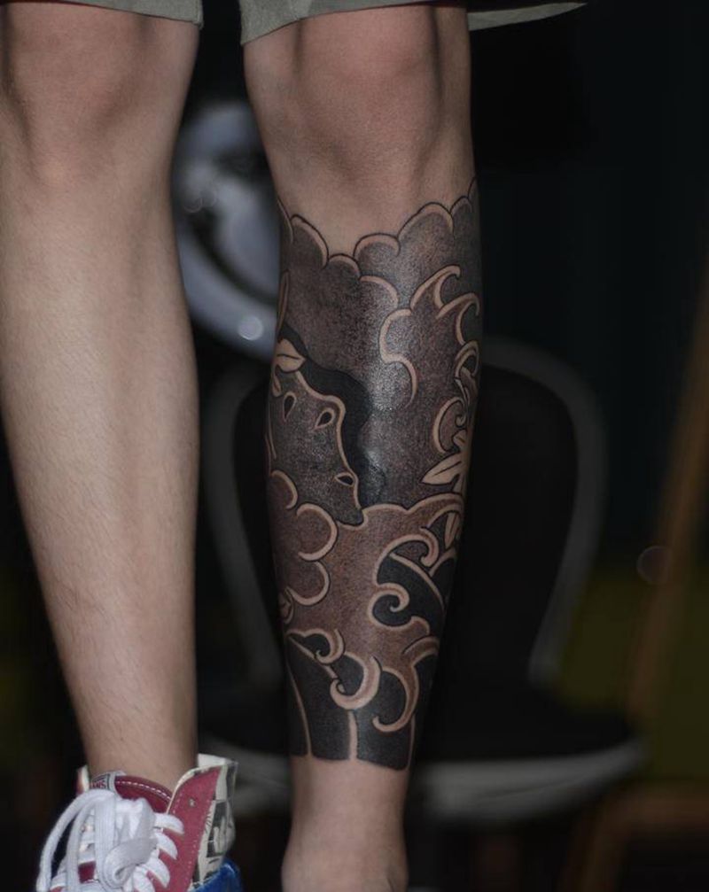 日式包小腿纹身图片_腿部老传统纹身图案
