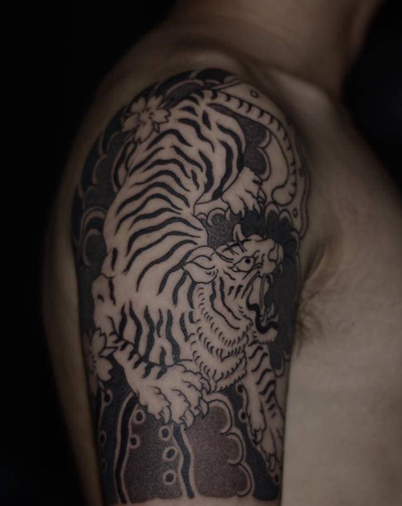 日式包大臂纹身图片_手臂老传统纹身图案