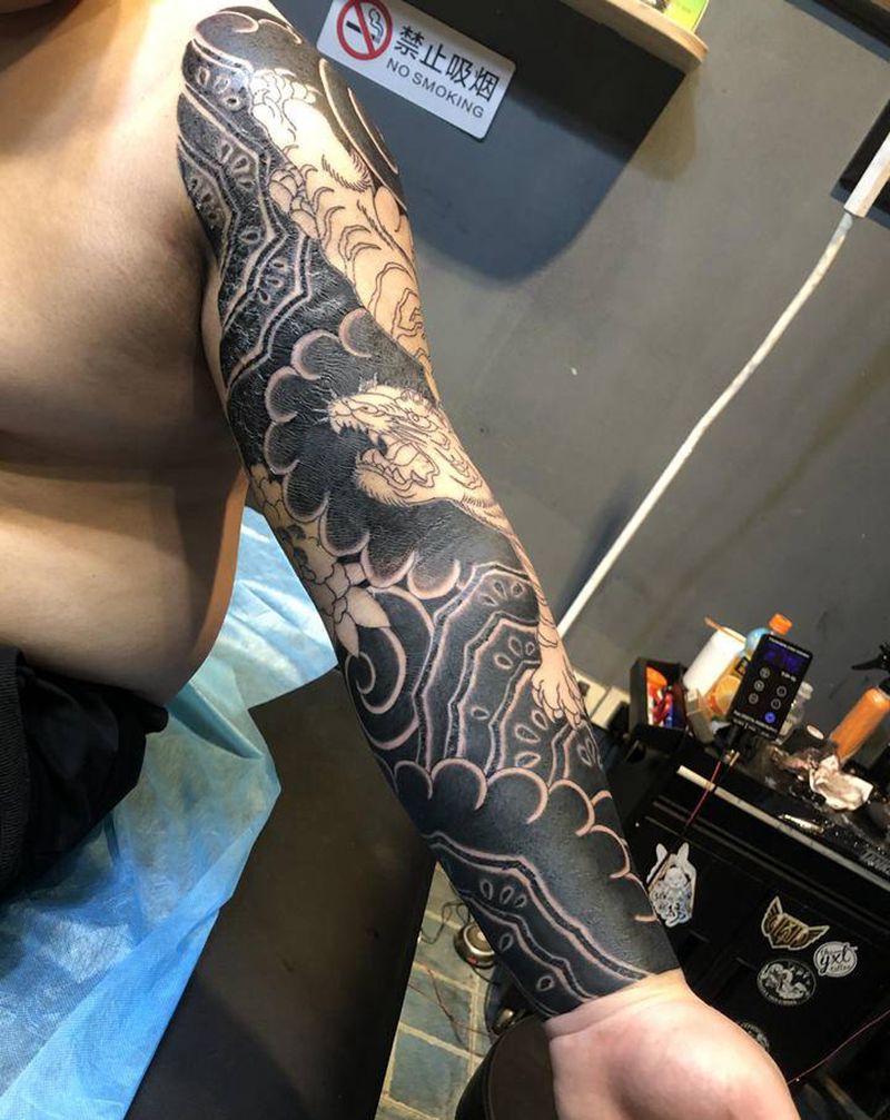 老夫纹身图片_手臂新传统老传统纹身图案