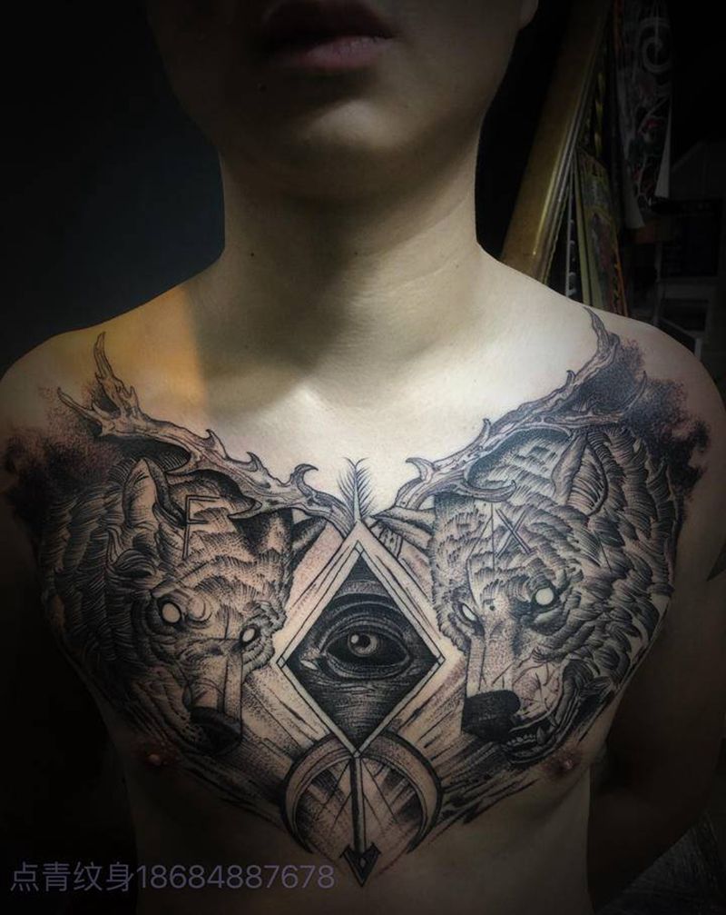 花胸纹身图片_胸部点刺Old School纹身图案