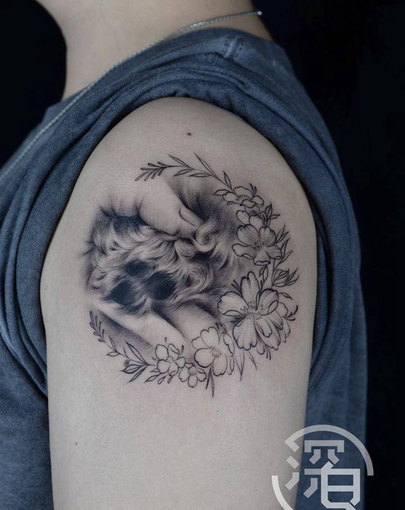 手牵手，好朋友纹身图片_手臂手部欧美写实狗花朵纹身图案