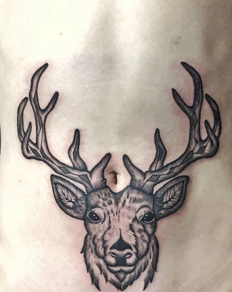 鹿纹身图片_腹部欧美写实几何纹身图案