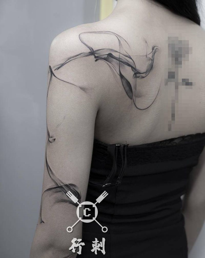 飘纹身图片_手臂水墨纹身图案