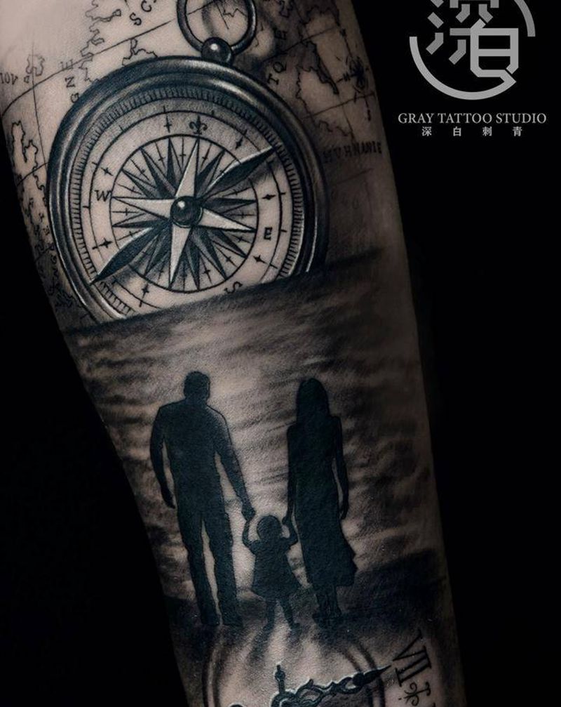 指南针纹身图片_手部手臂欧美写实家庭指南针纹身图案