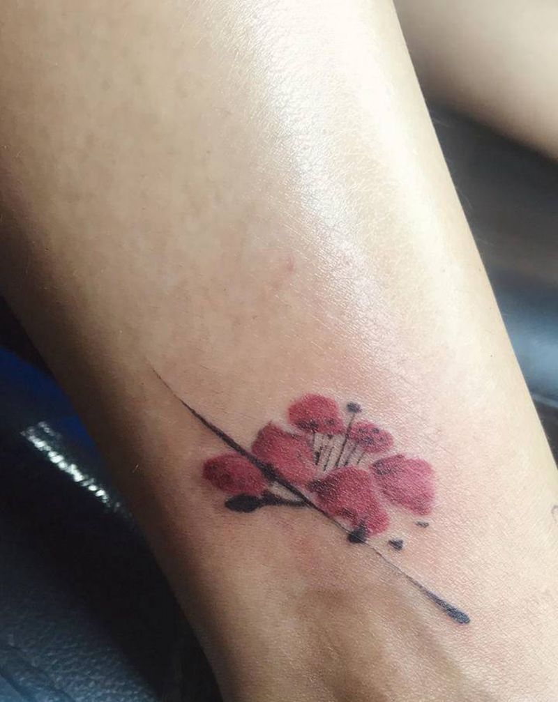 梅花纹身图片_脚部手部水墨水彩梅花花中国风纹身图案