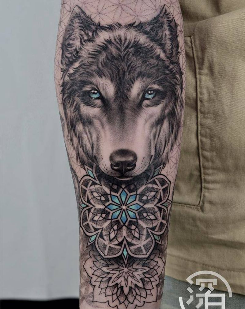 狼梵花纹身图片_手部手臂欧美写实点刺梵花狼纹身图案